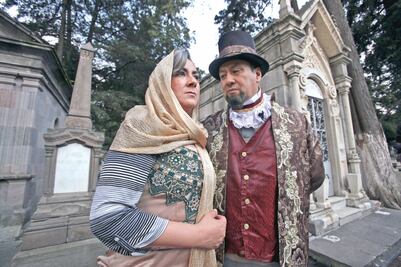 Cuentan historias de las tumbas de La Soledad 