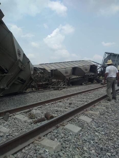Tren carguero sufre falla y se descarrila en Veracruz