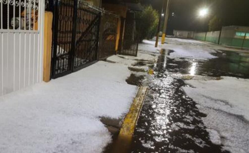 Granizo pinta de blanco dos municipios de Edomex