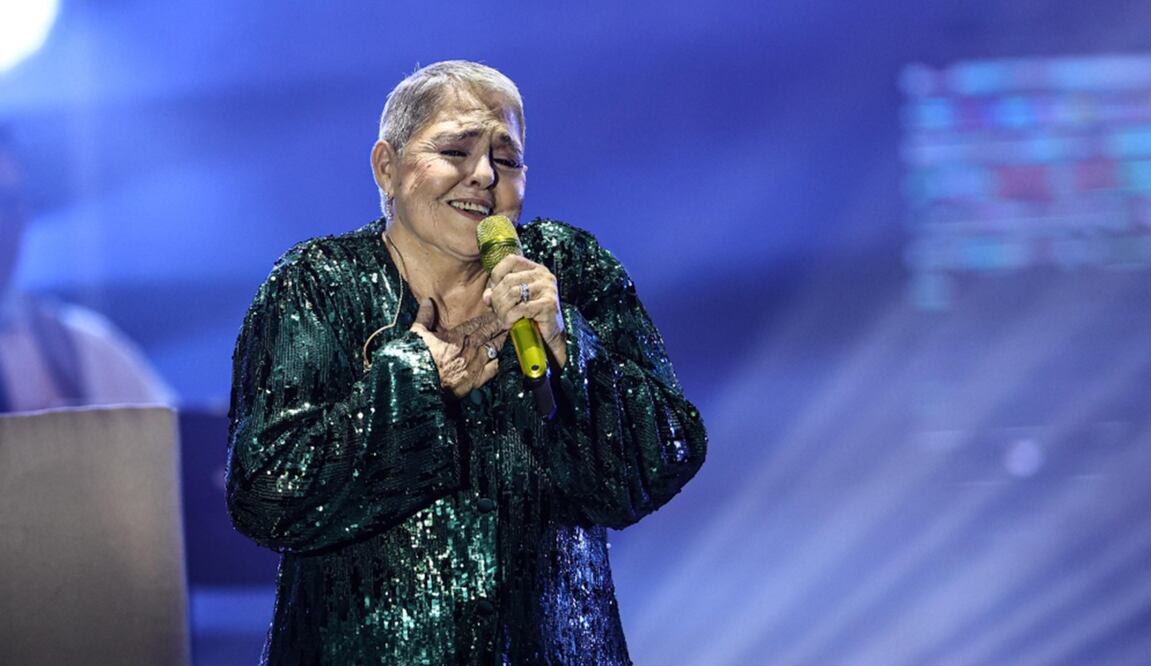 Lupita D’Alessio concluye su concierto en el Zócalo; "gracias  por su cariño y su lealtad", dijo. Foto: Gabriel Pano/EL UNIVERSAL.