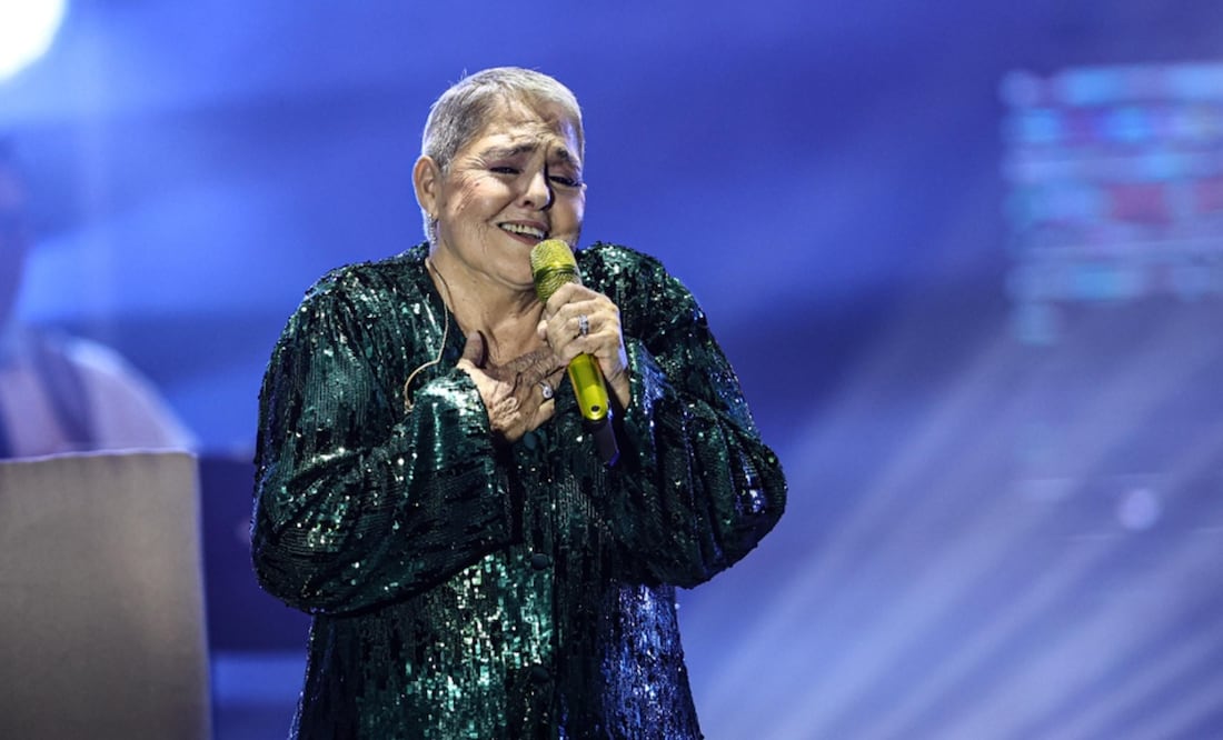Lupita D’Alessio concluye su concierto en el Zócalo; "gracias por su cariño y su lealtad", dijo. Foto: Gabriel Pano/EL UNIVERSAL.