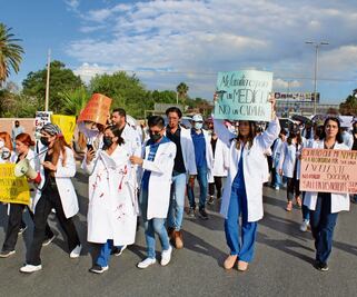 Exigen pasantes justicia para Eric