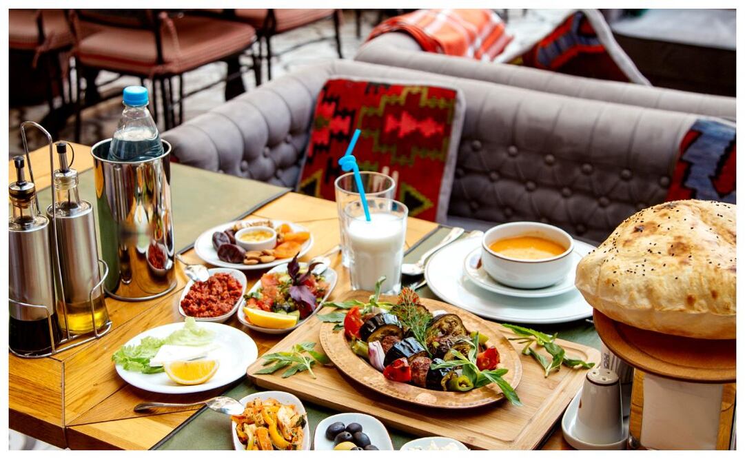 Conoce si ya se puede volver a fumar en los restaurantes. Imagen: Freepik.