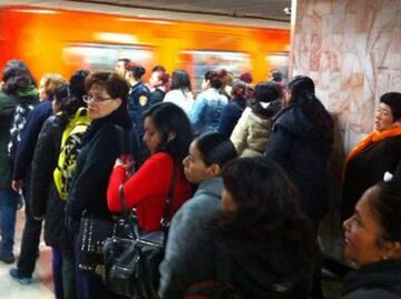 ¿Por qué se forman antes de entrar al vagón del Metro Balderas?