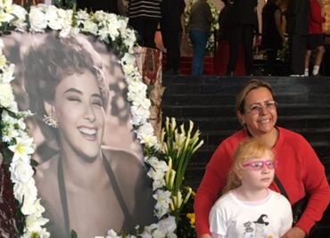 Fan de Silvia Pinal viaja de Neza a Bellas Artes sin éxito: "me siento frustrada por no haberla podido despedir"