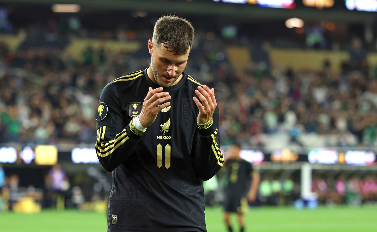 Santiago Giménez no será convocado por Javier Aguirre para los amistosos con Portugal y Bélgica