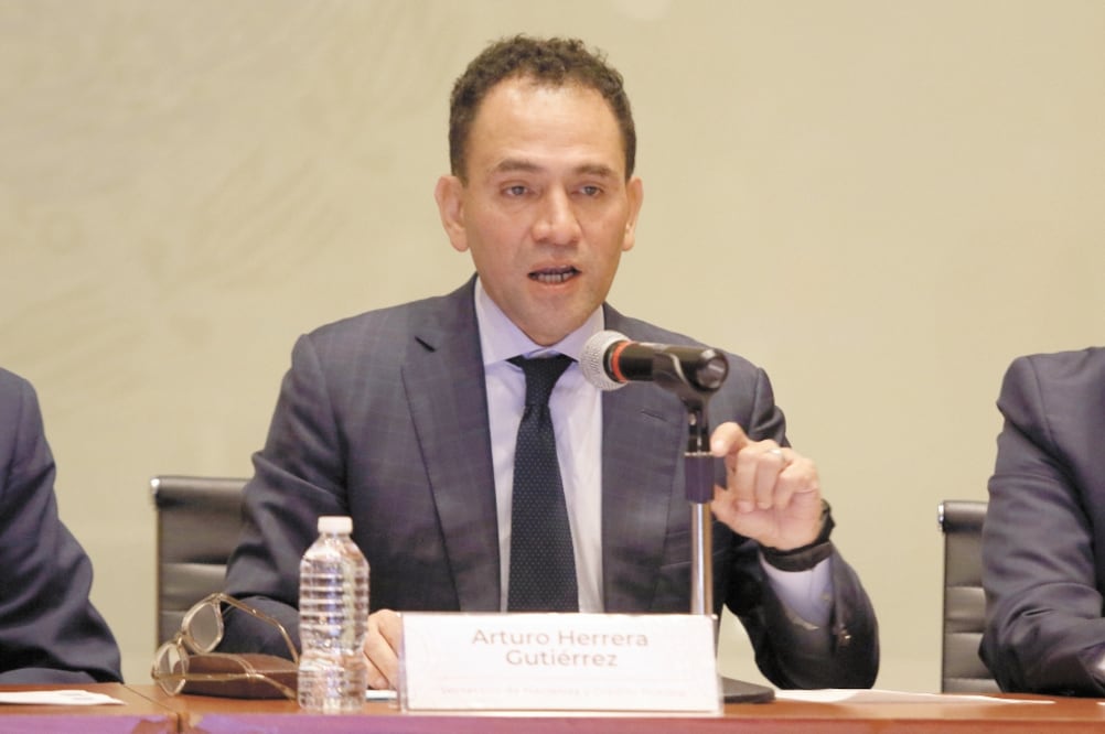 Impulso. El lunes, el secretario de Hacienda Arturo Herrera dio a conocer la activación de 485 mil mdp para apoyar a la economía del país. Foto/ARCHIVO EL UNIVERSAL