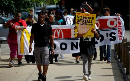 Trabajadores de McDonald's protestan en ciudades de EU contra acoso sexual