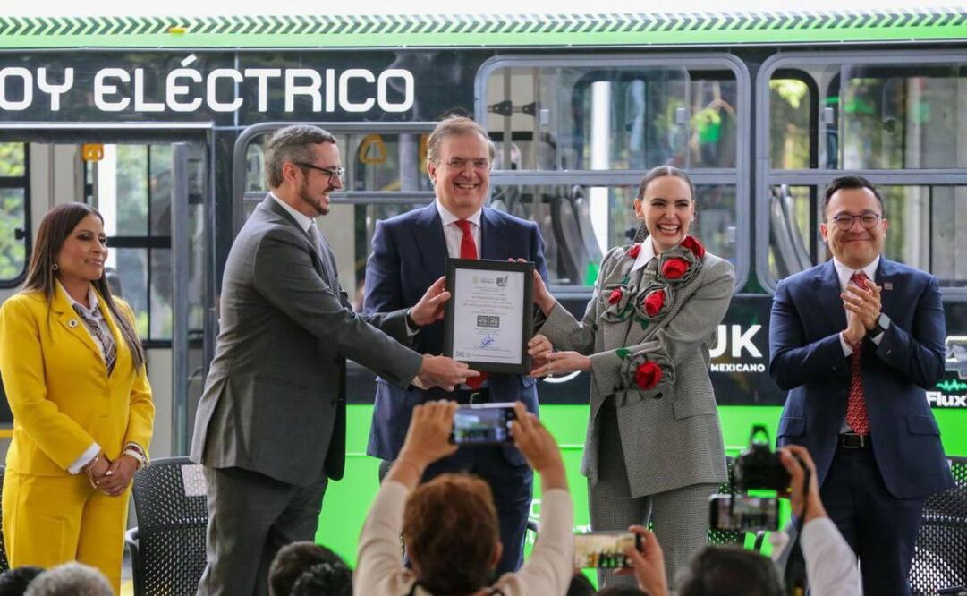 México presenta Taruk, el primer autobús eléctrico fabricado en el país. Foto: Secretaría de Movilidad GEM
