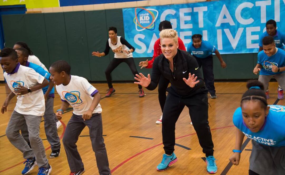 La cantante estuvo este lunes en una escuela primaria de Nueva York. (FOTO: AP)