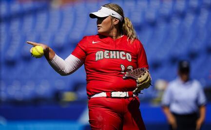 Pitcher de Selección de Softbol lanza mensaje por el desecho de uniformes