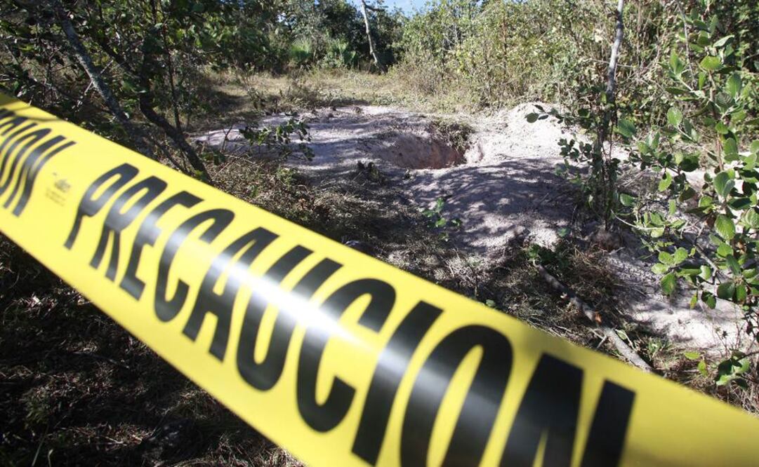 De acuerdo a los reportes de la PME, los cuerpos estaban en estado de descomposición y desmembrados; continuarán los trabajos de búsqueda de otras fosas. (Foto: EFE)