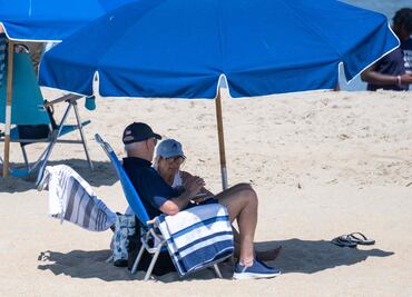 Mientras Trump era imputado, Biden veía Oppenheimer en el cine