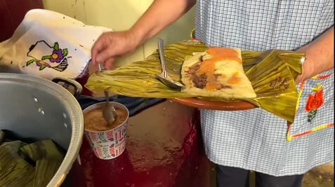 Prepara la receta de tamales de frijol negro de Doña Ángela