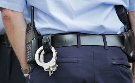 Suspenden a policía tras descubrir su trabajo como actor de contenido para adultos en España