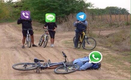 Se burlan con memes de caída de WhatsApp