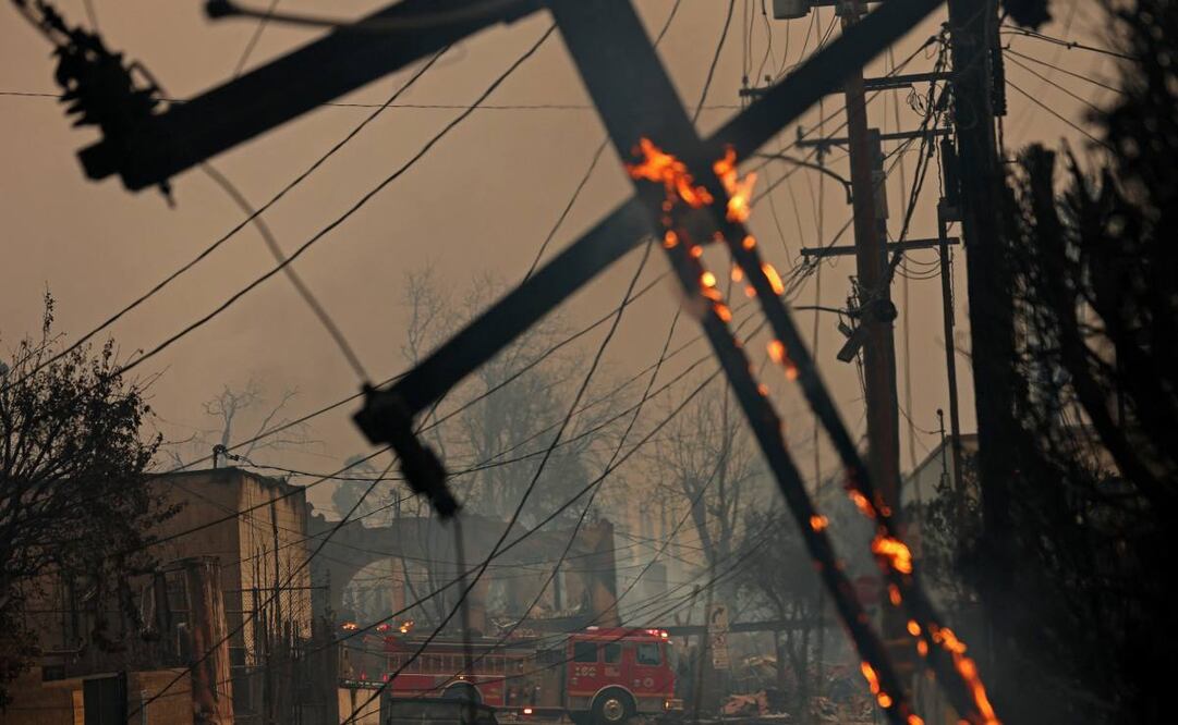 Un incendio forestal en el área metropolitana de Los Ángeles ha causado al menos cinco muertos, varios heridos y la evacuación de 70,000 personas. (08/01/25) Foto: AFP