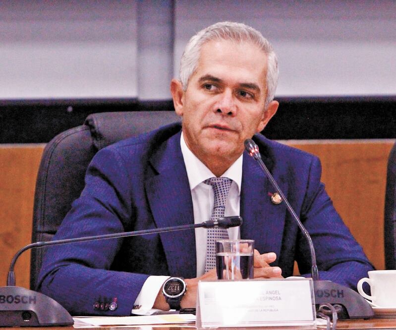 Respa ldo. El senador Miguel Ángel Mancera impulsa la iniciativa para que el tratamiento del dolor sea una asignatura. Foto: ARCHIVO EL UNIVERSAL