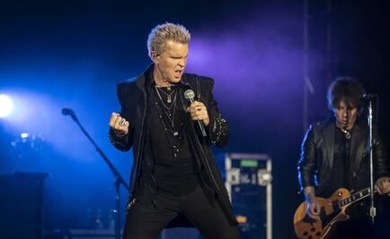 Billy Idol ofrece explosiva noche de rock y glam en el Palacio de los Deportes