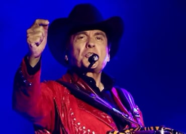 Jorge Hernández, vocalista de Los Tigres del Norte, se recupera tras sufrir caída en pleno concierto