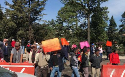Habitantes bloquean la carretera México-Toluca por Tren Interurbano