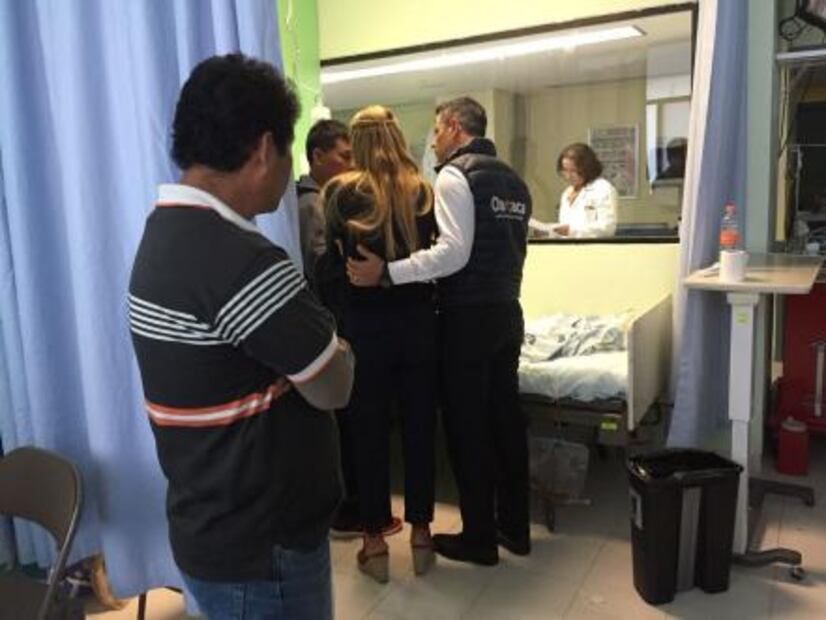 Visita Alejandro Murat a lesionados por helicóptero