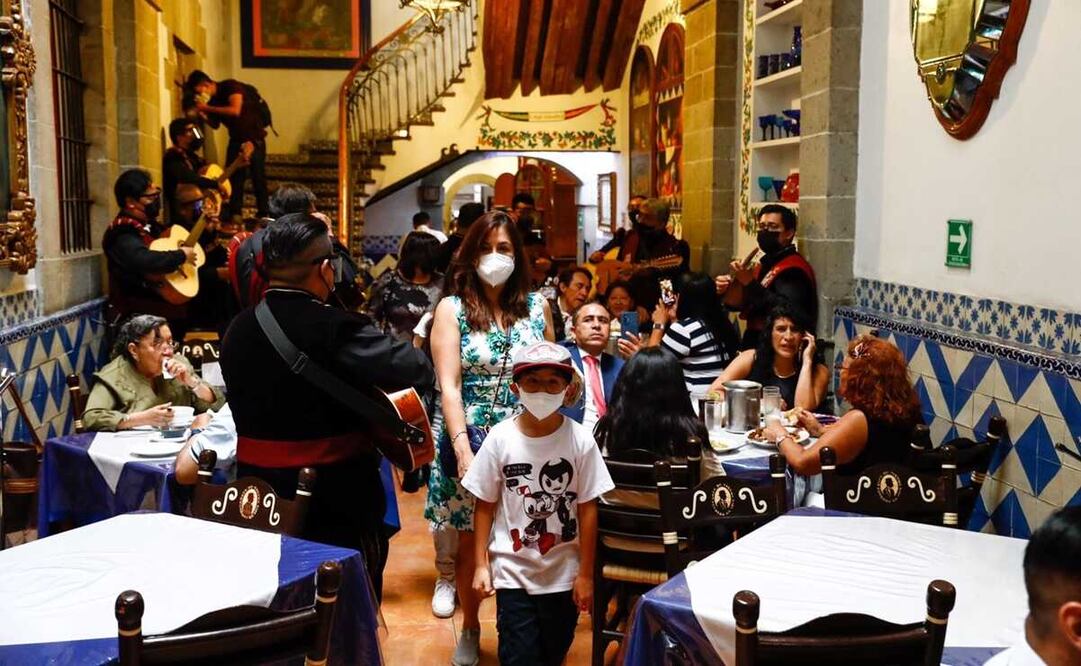 Familias enteras se reunieron en restaurantes de la Ciudad para festejar este 10 de mayo. Foto: Diego Simón / EL UNIVERSAL 