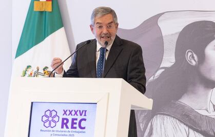 De la Fuente pide a cónsules en EU desplegar la mejor diplomacia para proteger a mexicanos; pide proyectar a México ante el mundo