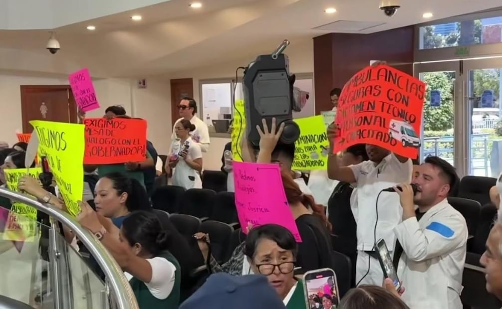 Personal de salud protesta en La Paz, BCS, por falta de insumos; exigen diálogo con autoridades.
Foto: Especial.
