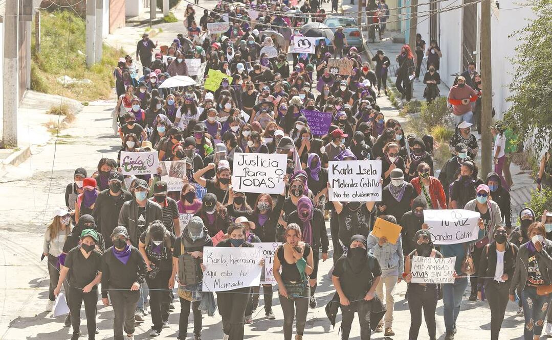 En Toluca, los colectivos marcharon de la Plaza de Los Mártires al Centro de Justicia de la Mujer. Foto: JORGE ALVARADO. EL UNIVERSAL