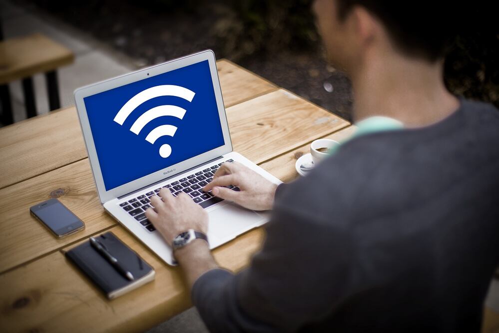 Utiliza la conexión WiFi a tu favor para no tener problemas mientras navegas por internet. Foto: Pixabay