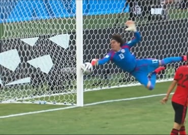 FIFA recordó la atajada de Guillermo Ochoa a Neymar en 2014