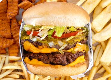 Fatburger llega a México con hamburguesas y alitas en el mismo lugar