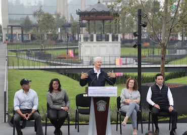 Alfredo del Mazo entrega Plaza González Arratia en Toluca