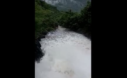 Suspenden clases e inician evacuación por crecida de río en Guasave, Sinaloa