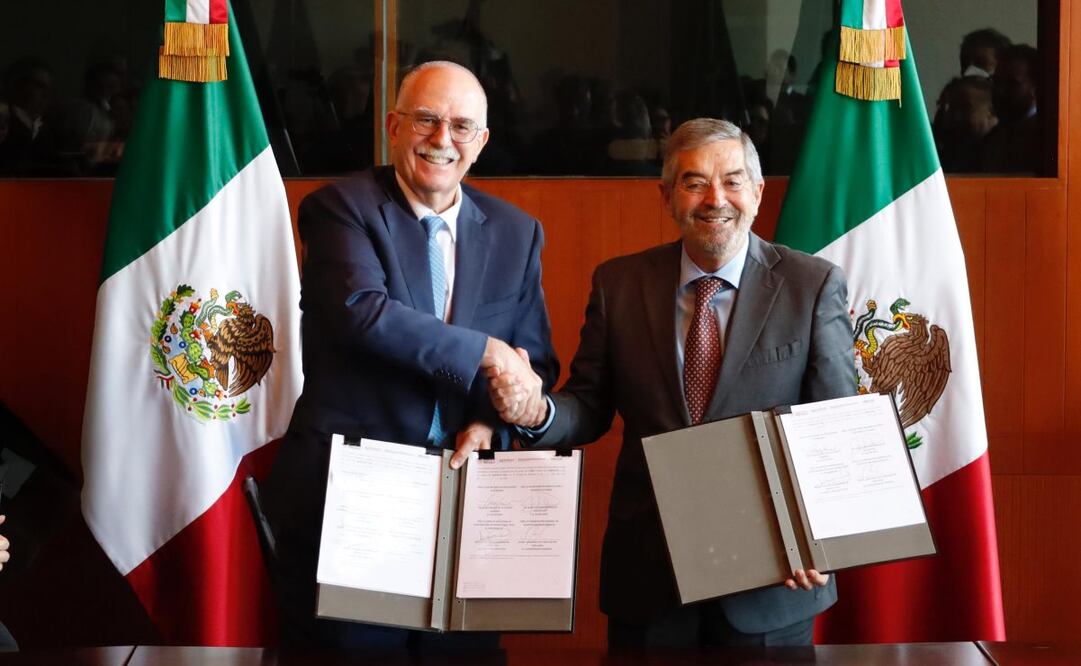 Julio Berdegué y Juan Ramón de la Fuente firman convenios de soberanía alimentaria. Foto: Especial
