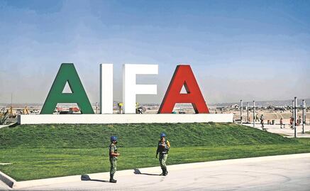 AIFA, pocos vuelos, pero personal bien vestido