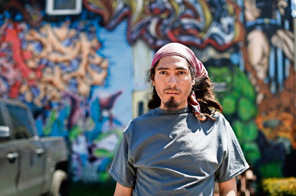 Sin pasaporte ni visa de trabajo Luis Chávez trató de cruzar a Estados Unidos en cinco ocasiones; al final logró hacerlo escondido en un maletero de automóvil (FOTOS: LUIS CORTÉS. EL UNIVERSAL)