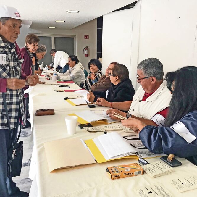 La elección vecinal inició a las ocho de la mañana y concluyó a las seis de la tarde, en el Centro Cívico de Ciudad Satélite, sede de la Asociación de Colonos, a donde acudieron cerca de 500 vecinos. (REBECA JIMÉNEZ. EL UNIVERSAL)