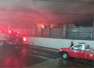 Incendio en Ciudad Satélite fue provocado por acumulación de basura: Protección Civil