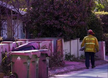 Incendios en Los Ángeles: Evacuados no podrán regresar hasta dentro de una semana; autoridades aseguran que “va para largo”