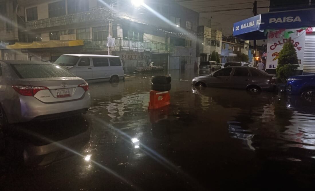 Inundaciones persisten en Nezahualcóyotl; tres colonias siguen anegadas tras la tromba del sábado. Foto: Samyra Sosa