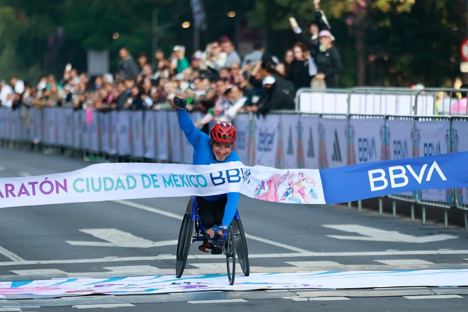 Gonzalo Valdovinos, campeón en la categoría de silla de ruedas varonil del XIX Medio Maratón de la Ciudad de México - Foto: Diego Simón Sánchez | EL UNIVERSAL