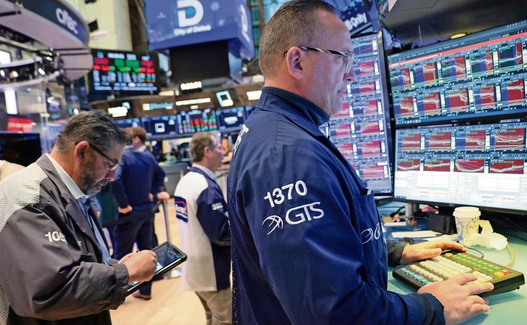 Los principales índices estadounidenses subieron de manera generalizada;
el S&P se elevó 1%; el Nasdaq ganó 1.2%, y el Dow Jones aumentó 0.6%. Foto: MICHAEL M. SANTIAGO/AFP