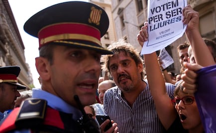 ​Ordenan a policía de Cataluña intervenir urnas en centros electorales