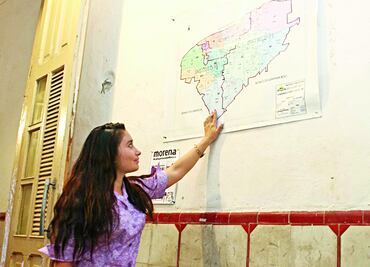 Joven gana una diputación y esconde sus tatuajes