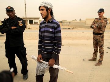 Vecinos armados se enfrentan al Estado Islámico en Mosul