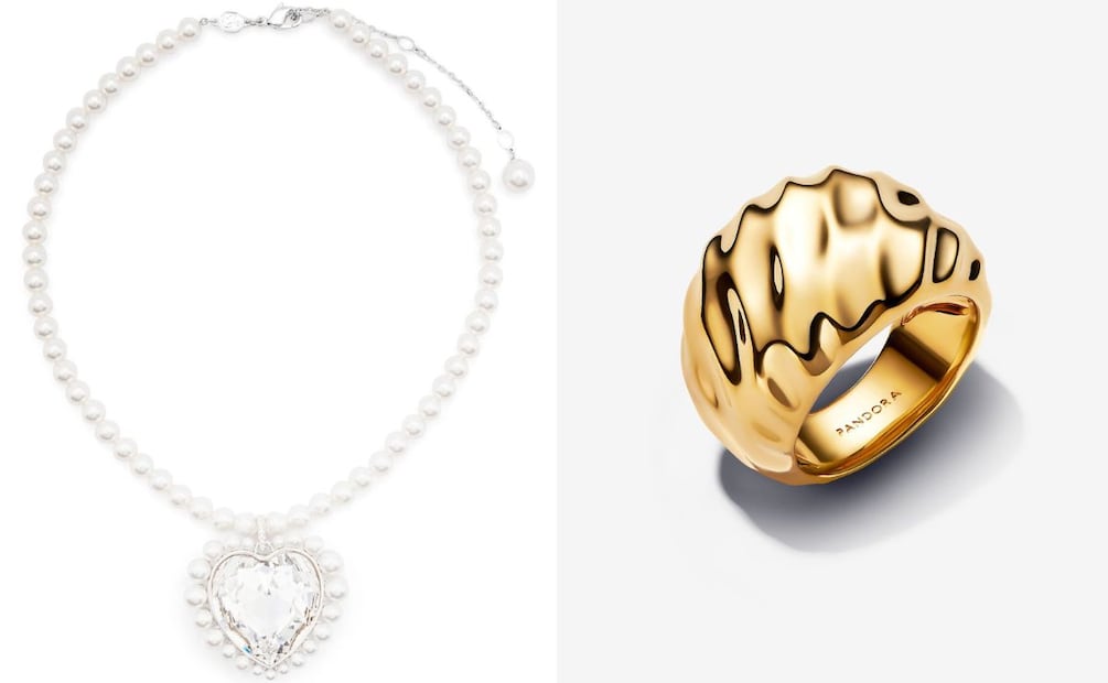 Collar de perlas de la colección de Ariana Grande para Swarovski y anillo de Pandora. Foto: Especial