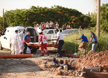 Mueren 3 empleados intoxicados en interior de alcantarilla