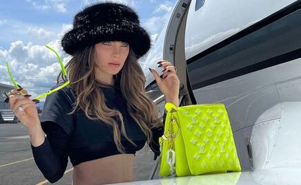 Belinda luce sensual minivestido y botas altas en tendencia